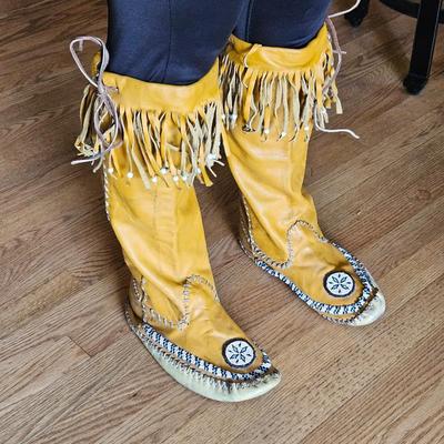 Lot #9 - Traditional Style Native American Moccasin Boots made of Soft Tanned Leather and whip Stitching. Beadwork!