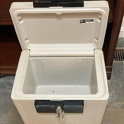 Sentry 1170 Portable Key Locking Safe