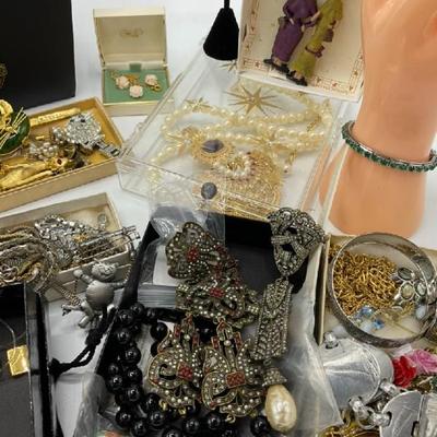 Sale Photo Thumbnail #903