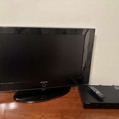 Compact Samsung TV and Blu-ray Player Setup