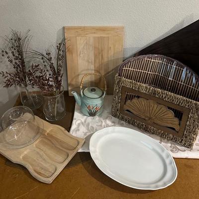 Charming Kitchen Ensemble – Rustic Teapot, Bamboo Accents & Entertaining Essentials