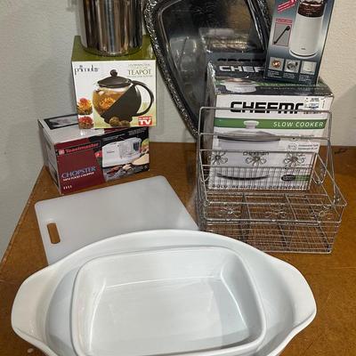 Mixed Kitchen Essentials – Slow Cooker, Food Chopper, Teapot, Silver Tray & More