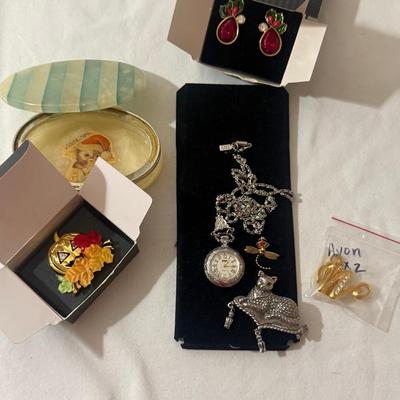 Vintage Jewelry & Holiday Lot – Brooches, Earrings, Watch, Charms