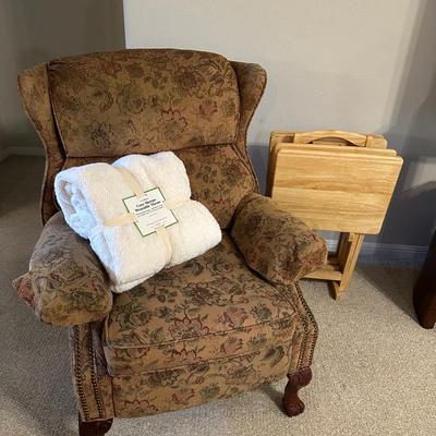 Classic Armchair with Plush Throw & Wood Tray Table Set – Cozy Reading Nook