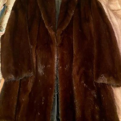 Sale Photo Thumbnail #4: Vtg Fur Coat