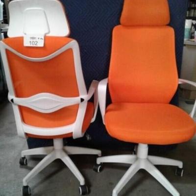 Executive chair, orange color, adjustable height, ergonomic high backrest with armrests, adjustable seat, headrest, 5 legs with wheels...