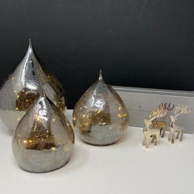  119	Lighted Silver Toned Tear Drops & 6 Silverplated Reindeer Holders