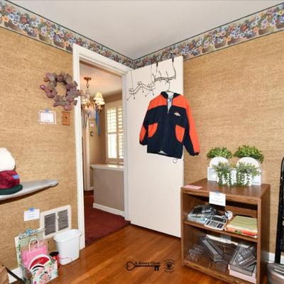 Sale Photo Thumbnail #445: 443 office