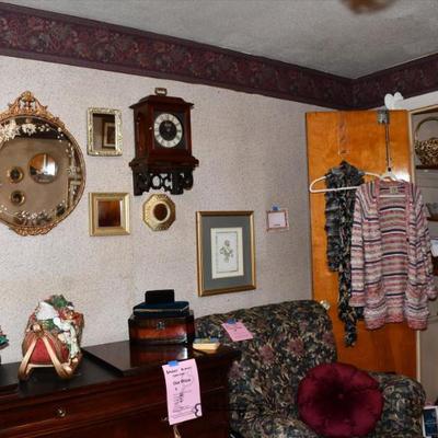 Sale Photo Thumbnail #174: 172 family room