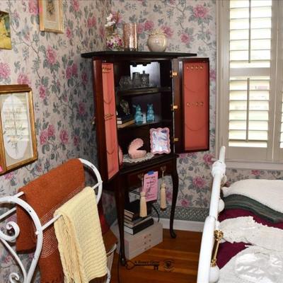 Sale Photo Thumbnail #505: 503 bedroom b