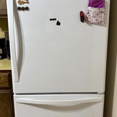 Nice clean Whirlpool refrigerator 