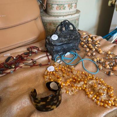 Sale Photo Thumbnail #533