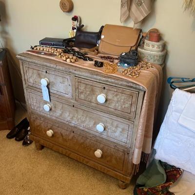Sale Photo Thumbnail #528: Antique 