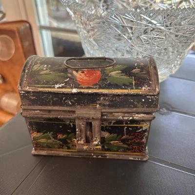 Sale Photo Thumbnail #93: Antique tole