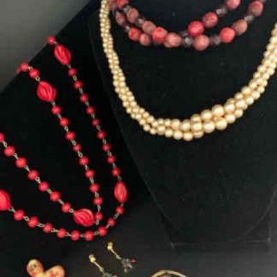 Sh655v red and cream costume jewelry