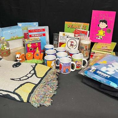 Sh676 peanuts cups blanket & more