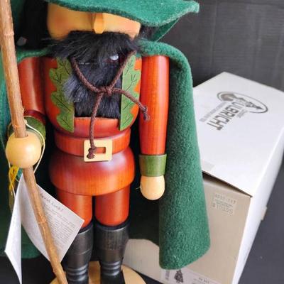 Sh773v ulbricht nutcracker nature