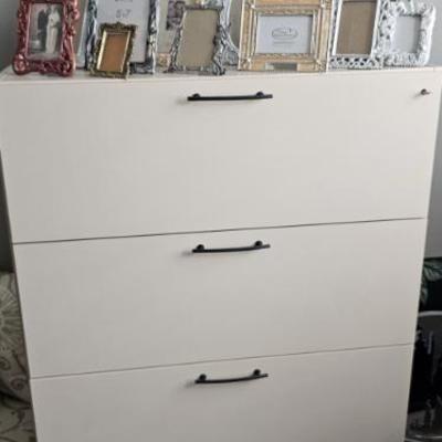 File cabinet 