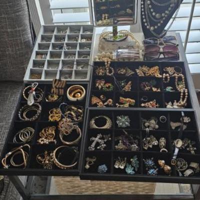 Costume jewelry 
