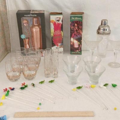 Vintage Bar Ware Lot - New Shaker Kit, O'Brien's, Palm Tree Shaker Set, Bailey's Gold Dot Confetti++