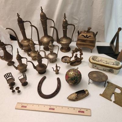 22pc Vintage Brass & Metal Collectibles - Genie Lamps, Bookends, Miniatures