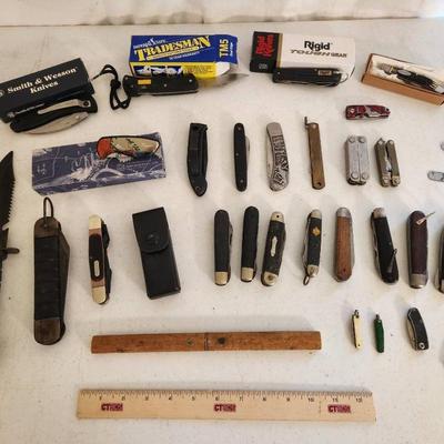 Huge Lot of Vintage Knives & Multi-Tools - Camillus, Winchester, Utica, Sabre, Smith & Wesson++