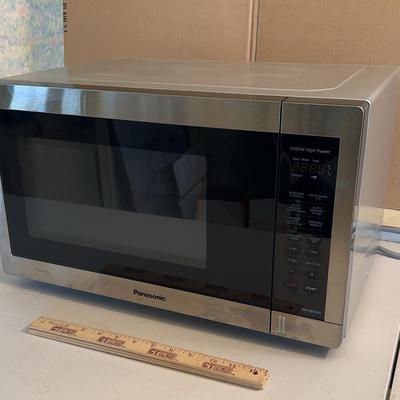 Panasonic NN-SD67LS 1100W Countertop Microwave Oven