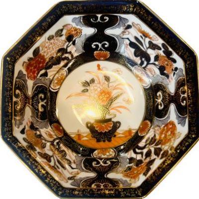 Sale Photo Thumbnail #98: Japanese Imari 7" Porcelain Bowl - Signed Sami