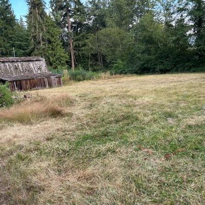 Field available for parking as stated in instructions.