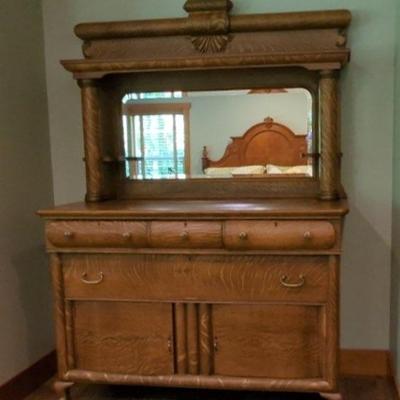 Clawfoot Sideboard w/Mirror 