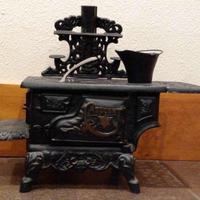 Crescent Miniature Cast Iron Stove Salesman Sample/Toy
