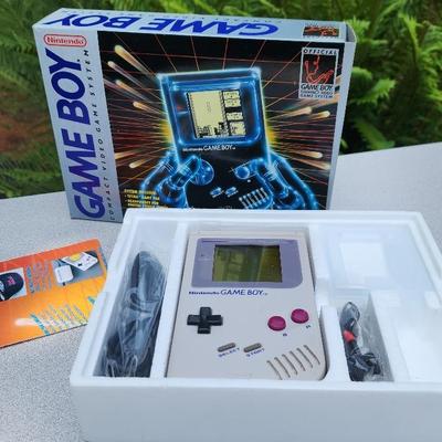Nintendo Game Boy DMG-01 Console w/ Tetris. 1989.  Original Packaging
