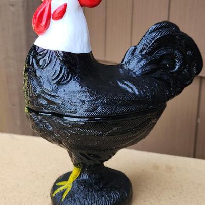 Nesting Rooster 