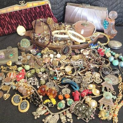 VAST ASSORTMENT OF COSTUME JEWLERY 