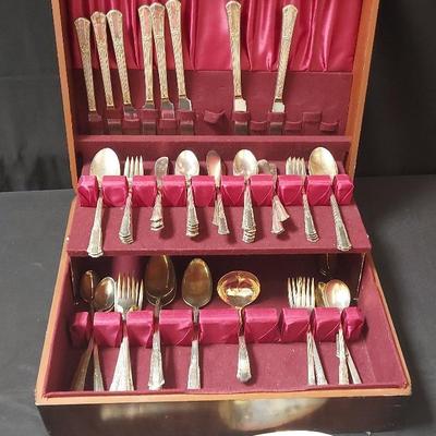 WM. ROGERS MFG. CO. SILVER PLATE UTENSILS SET