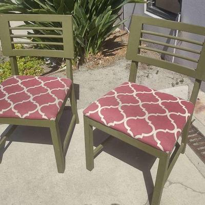PAIR OF WOOD VINTAGE CHAIRS WITH UPHOLSTERED SEATS