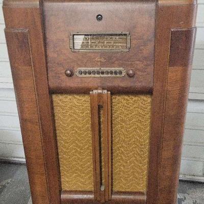 VINTAGE FLOOR CONSOLE BY MAJESTIC