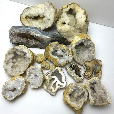 Rocks & Minerals - Quartz & Agate Geodes 