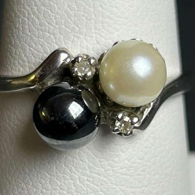 10K White Gold Cultured Black & White Pearl with Diamond Accent Ring - Size 7.5