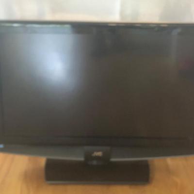 JVC 32" LCD HDTV – Model LT-32P679 with Built-in iPod TeleDock