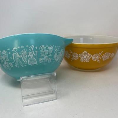 Pair of Vintage Pyrex Mixing Bowls - Amish & Butterfly	