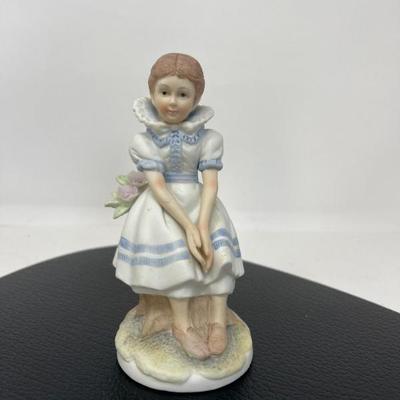 Lefton China Girl Sculpture KW225 Vintage Porcelain Sculpture