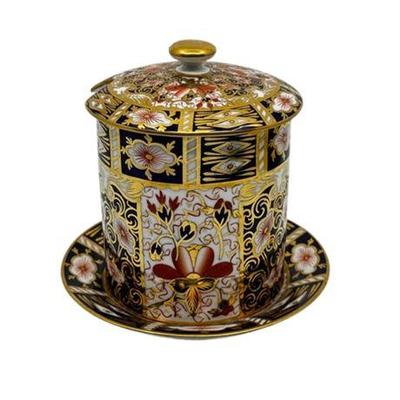 Lot 005 
Royal Crown Derby Traditional Honey Pot, 1917