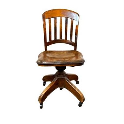 Lot 056  
Classic 1920s Office Desk Chair