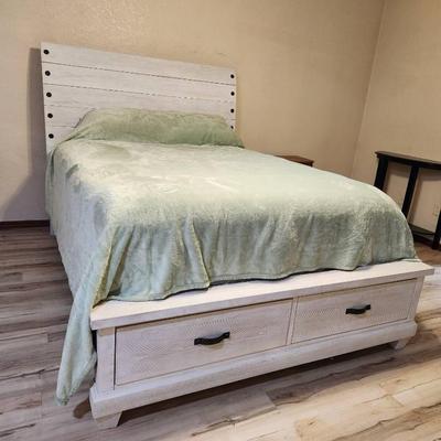 Whitewash Queen Bed