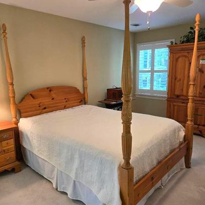4 Post Wooden Queen Size Bed Furniture 