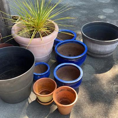 Outdoor pots and decor 