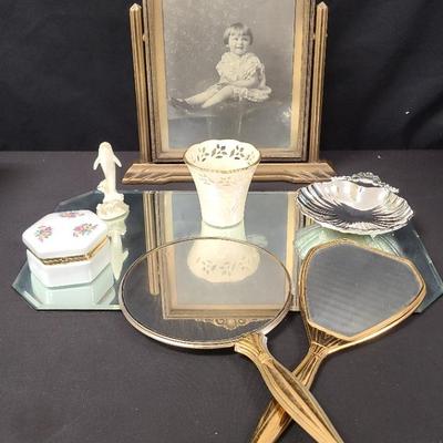 Elegant Vanity Finds For Your Boudir