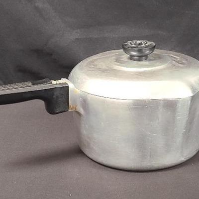 Wagner Ware Sidney-O Magnalite Cast Iron Sauce Pot w Lid