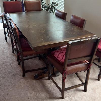 Jacobean Style Extending Dining Table with/Chairs 